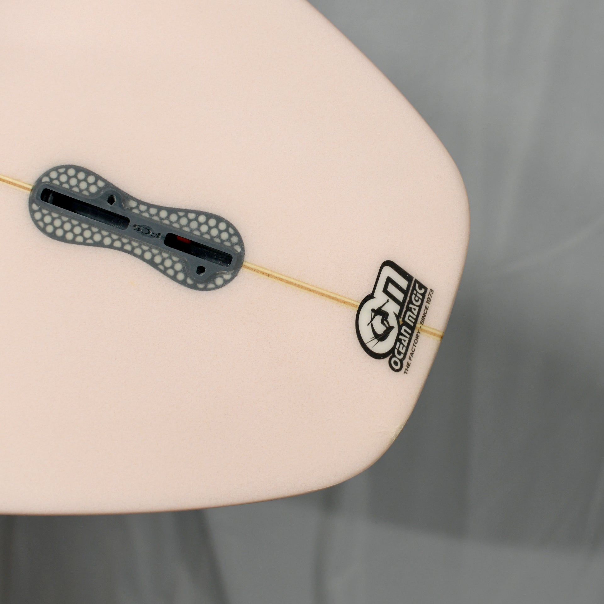Mango Surfing - Pink hue - Ocean Magic - 5&#39;8 x 19 1/2 x 2 3/8 - 29.24 ltrs - FCS 2 Thruster
