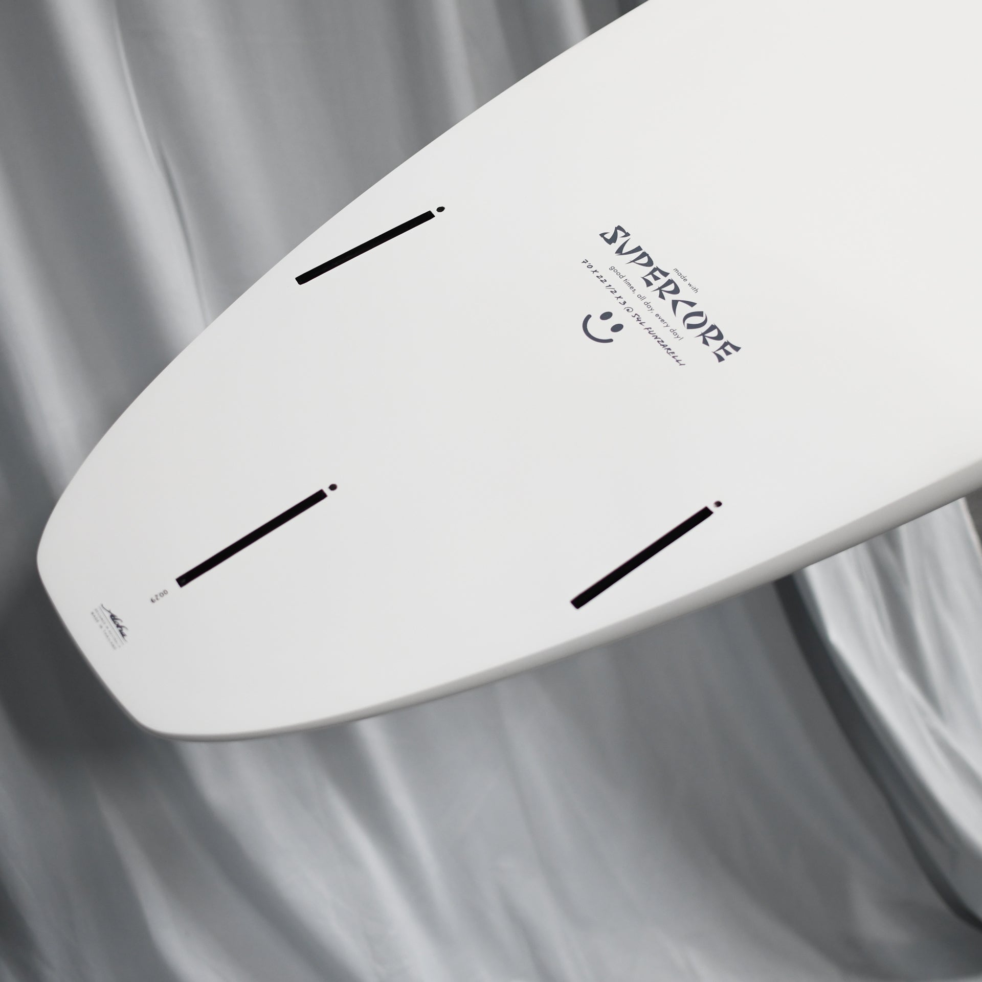 Aloha Smile Funzarelli Supercore Mid Length (Futures) Surfboard - White
