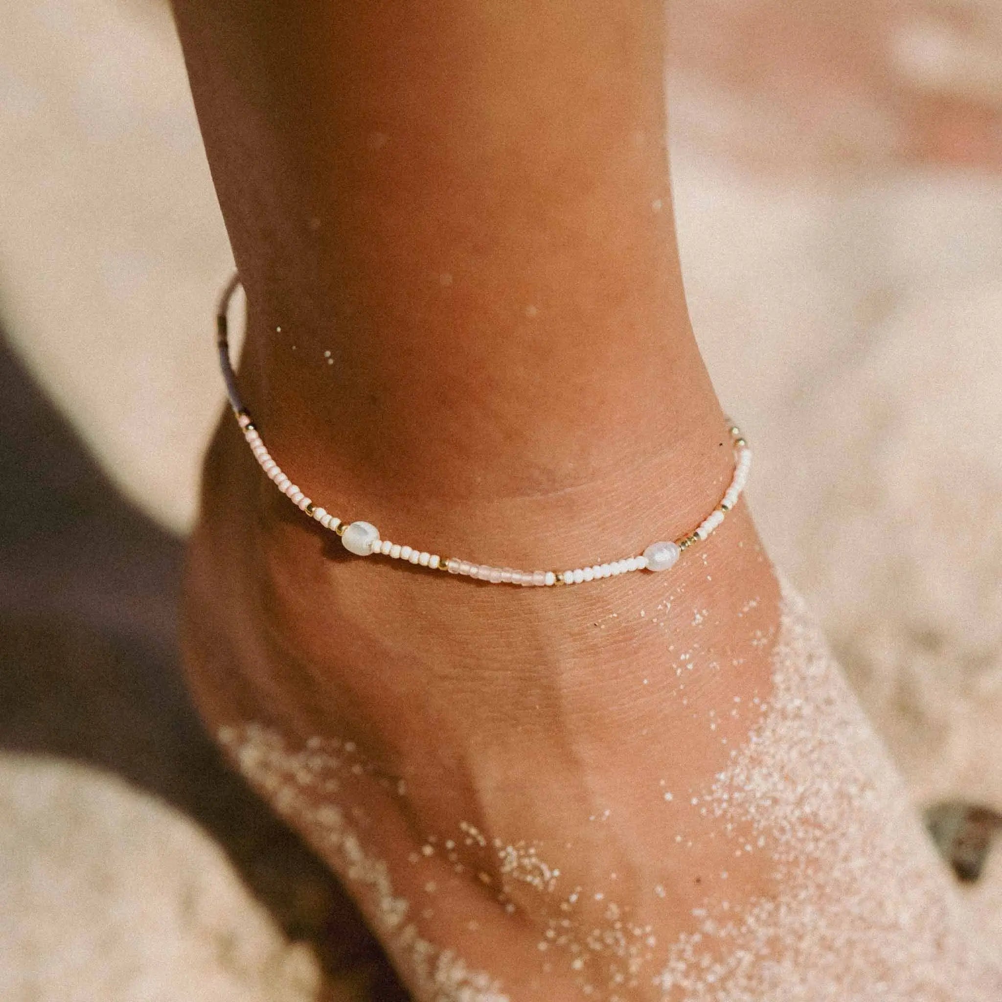 Pineapple Island Giada Cinta Pearl Beaded Surf Anklet - Pink/White/Gold