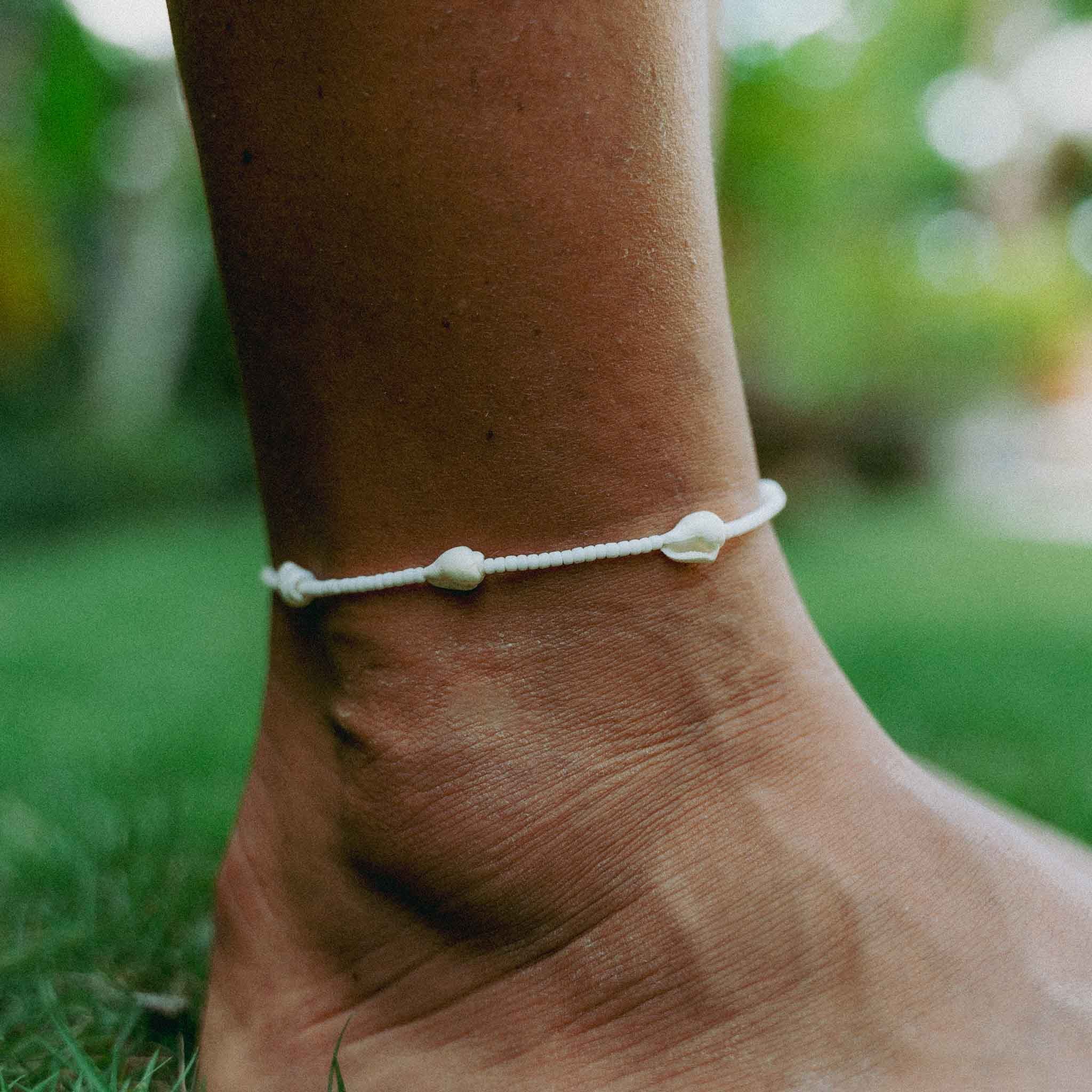Pineapple Island Giada Rahayu Shell Beaded Surf Anklet - White
