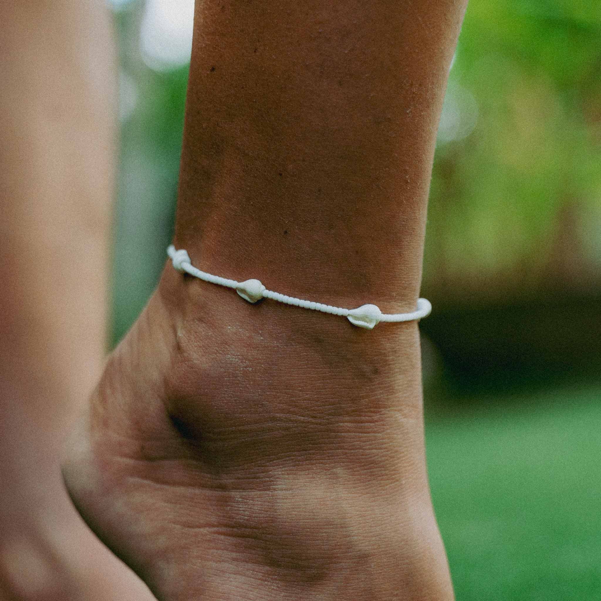 Pineapple Island Giada Rahayu Shell Beaded Surf Anklet - White