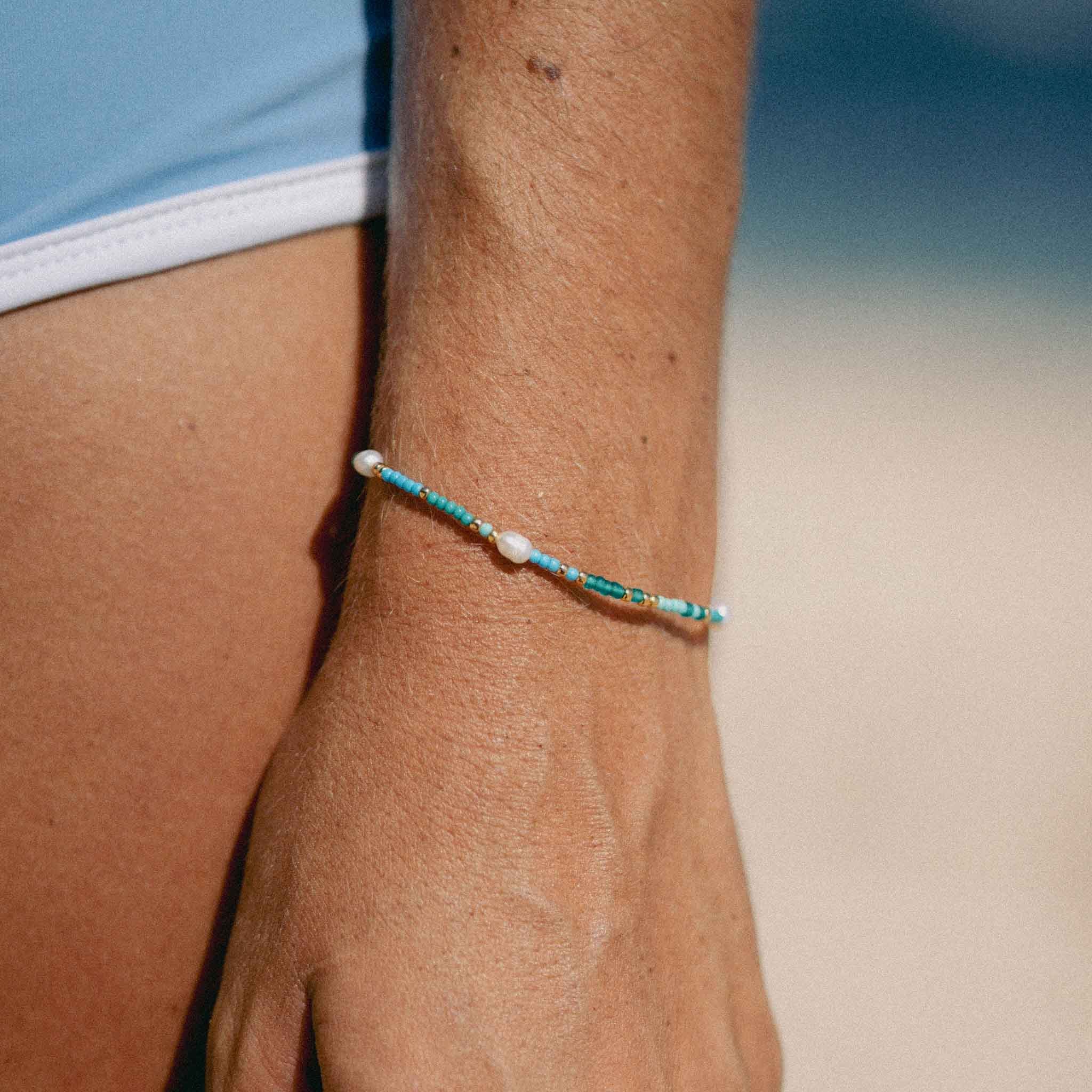 Pineapple Island Giada Cinta Pearl Beaded Surf Bracelet - Blue/Green/Gold