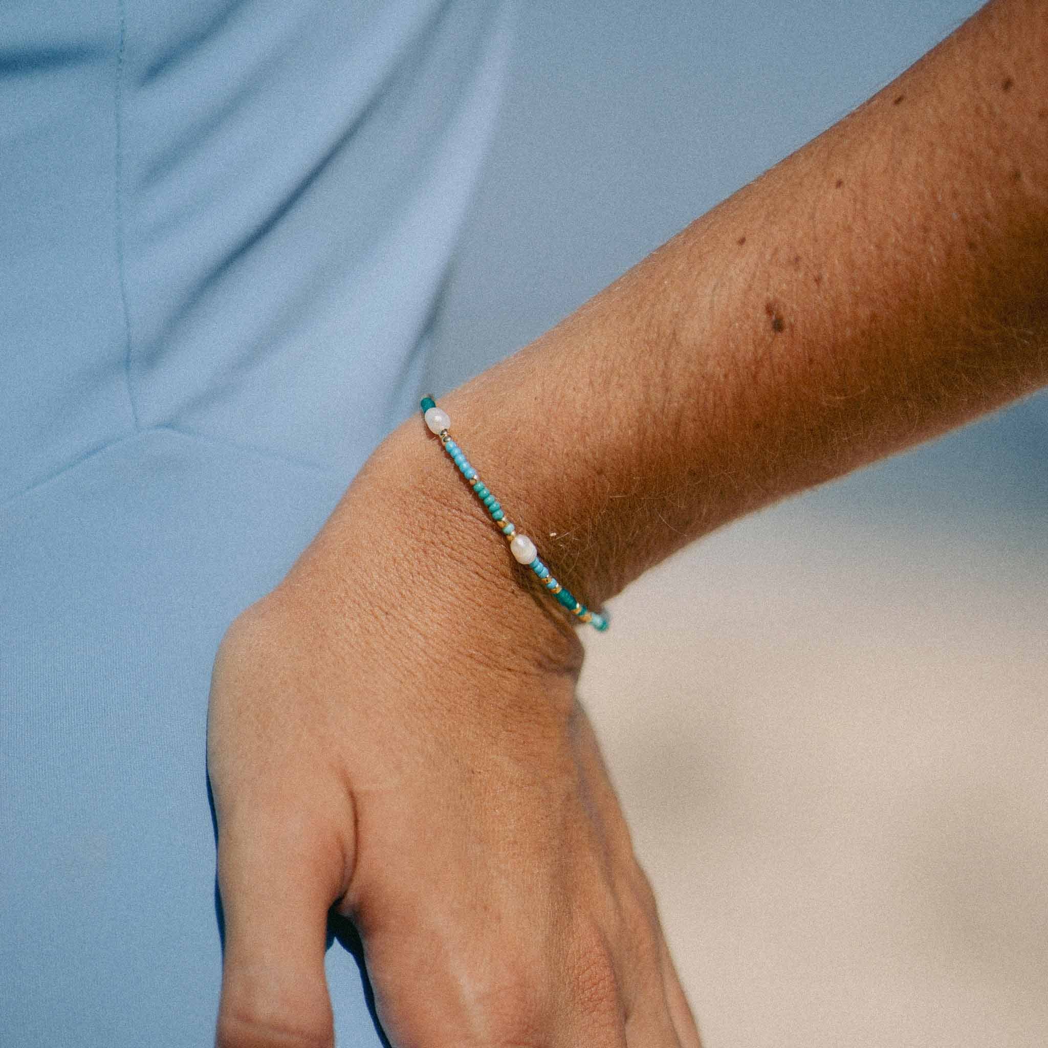 Pineapple Island Giada Cinta Pearl Beaded Surf Bracelet - Blue/Green/Gold