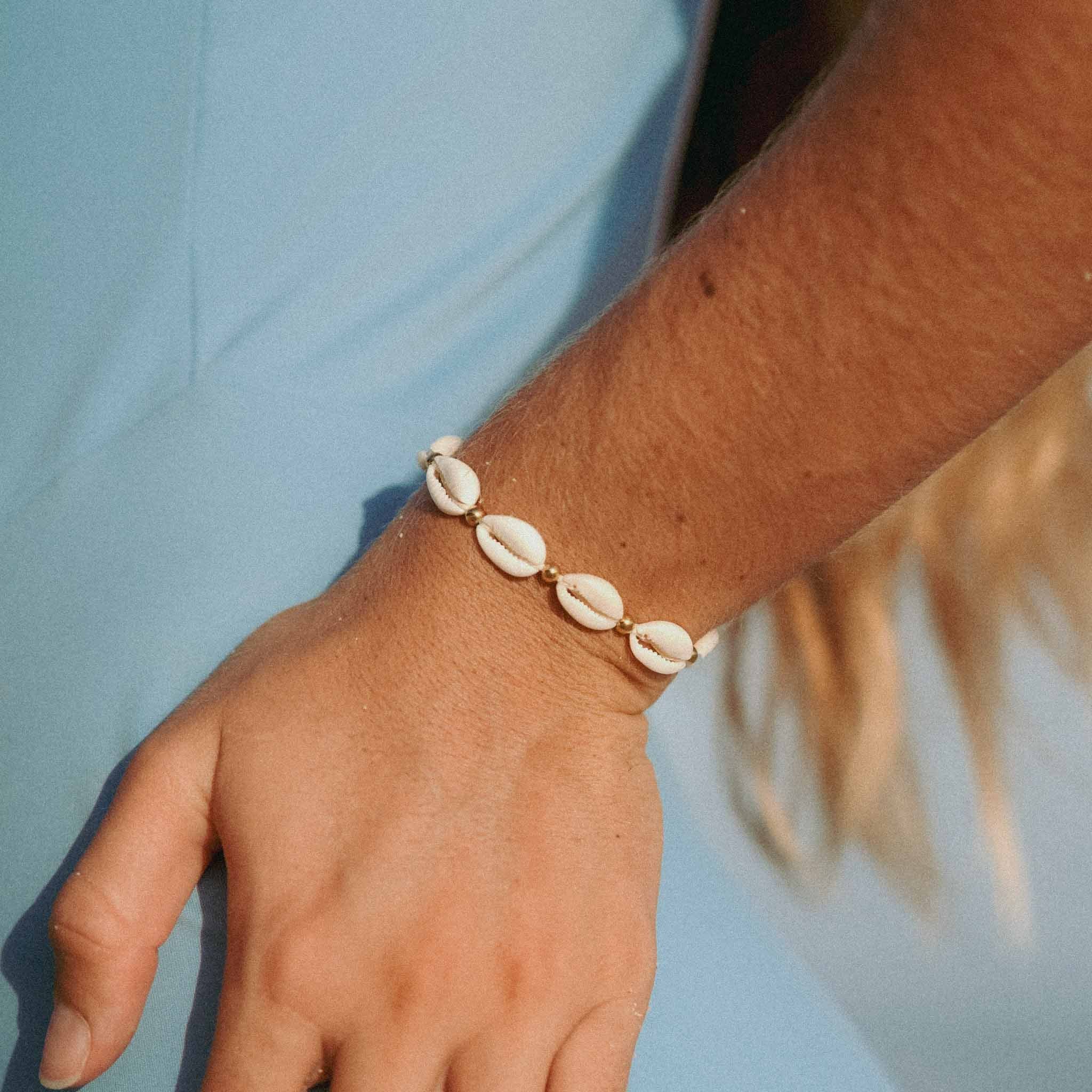 Pineapple Island Giada Gerupuk Shell Surf Bracelet - Cream/Gold