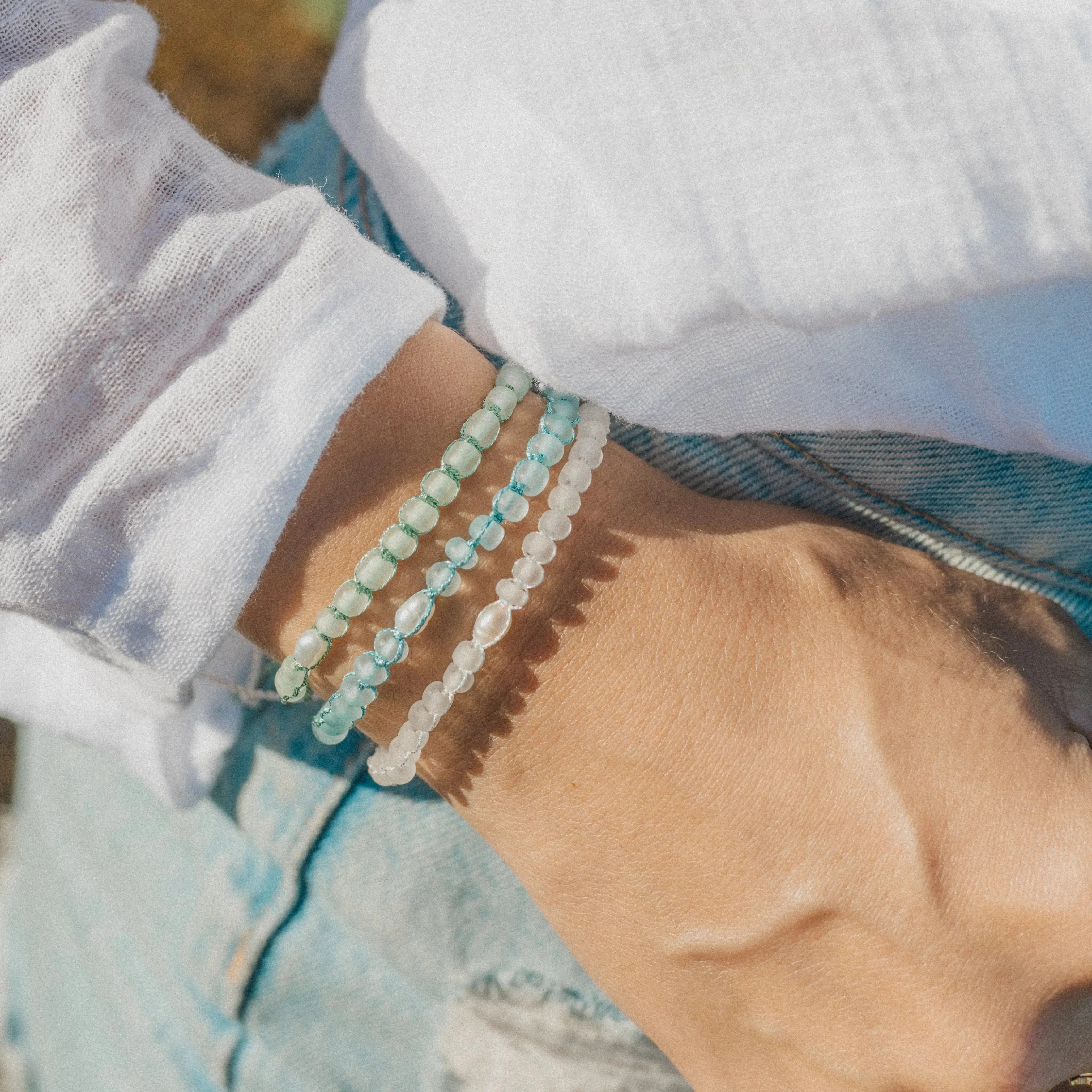 Pineapple Island Oluolu Glitter Cord Beaded Bracelet - Ice