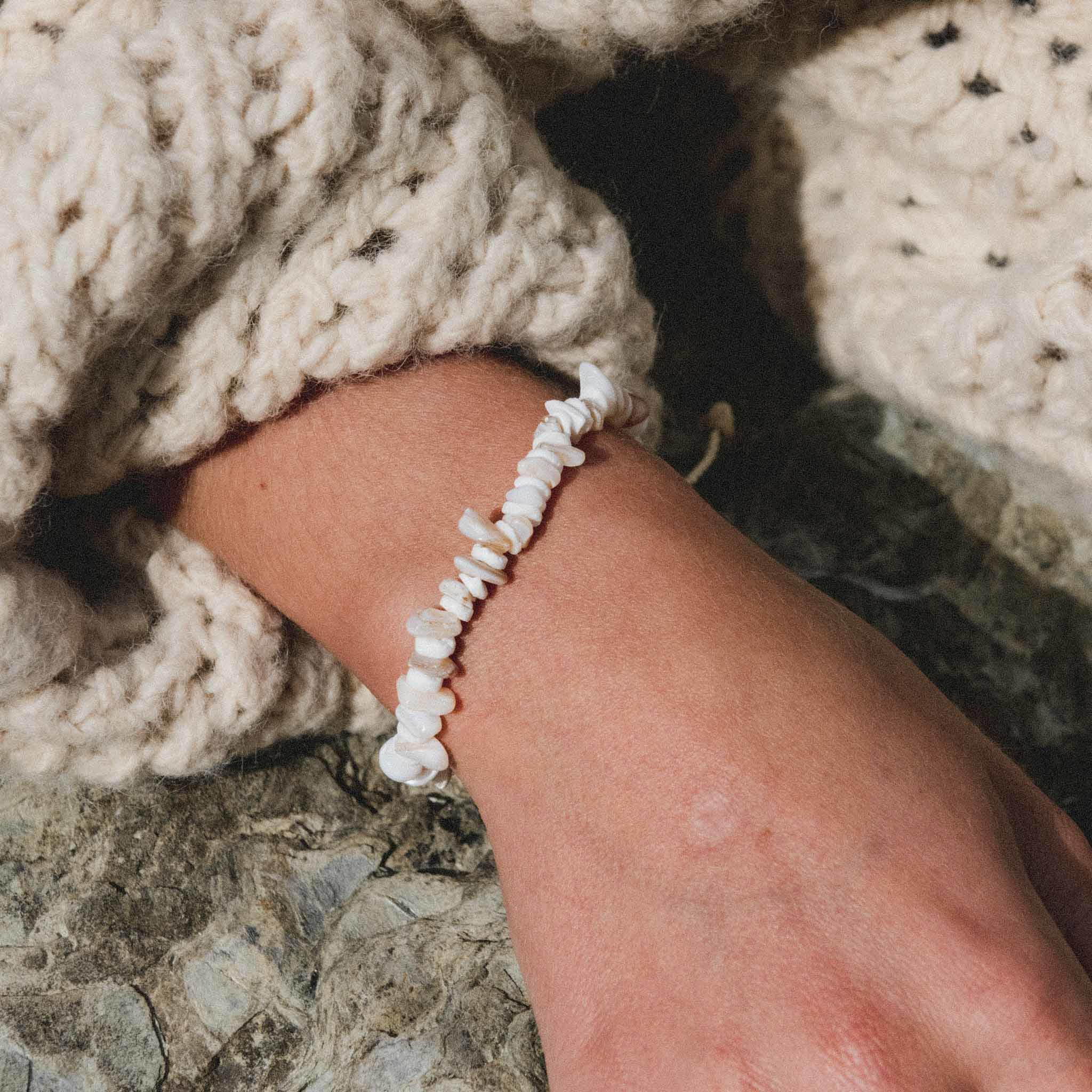 Pineapple Island Canggu Puka Shell Surfer Bracelet - Cream