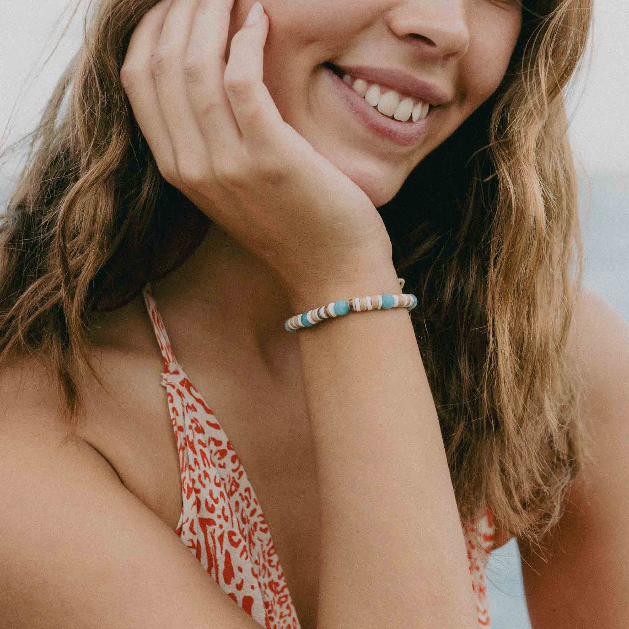 Pineapple Island Manta Point Stone &amp; Shell Bracelet - Brown/White/Blue