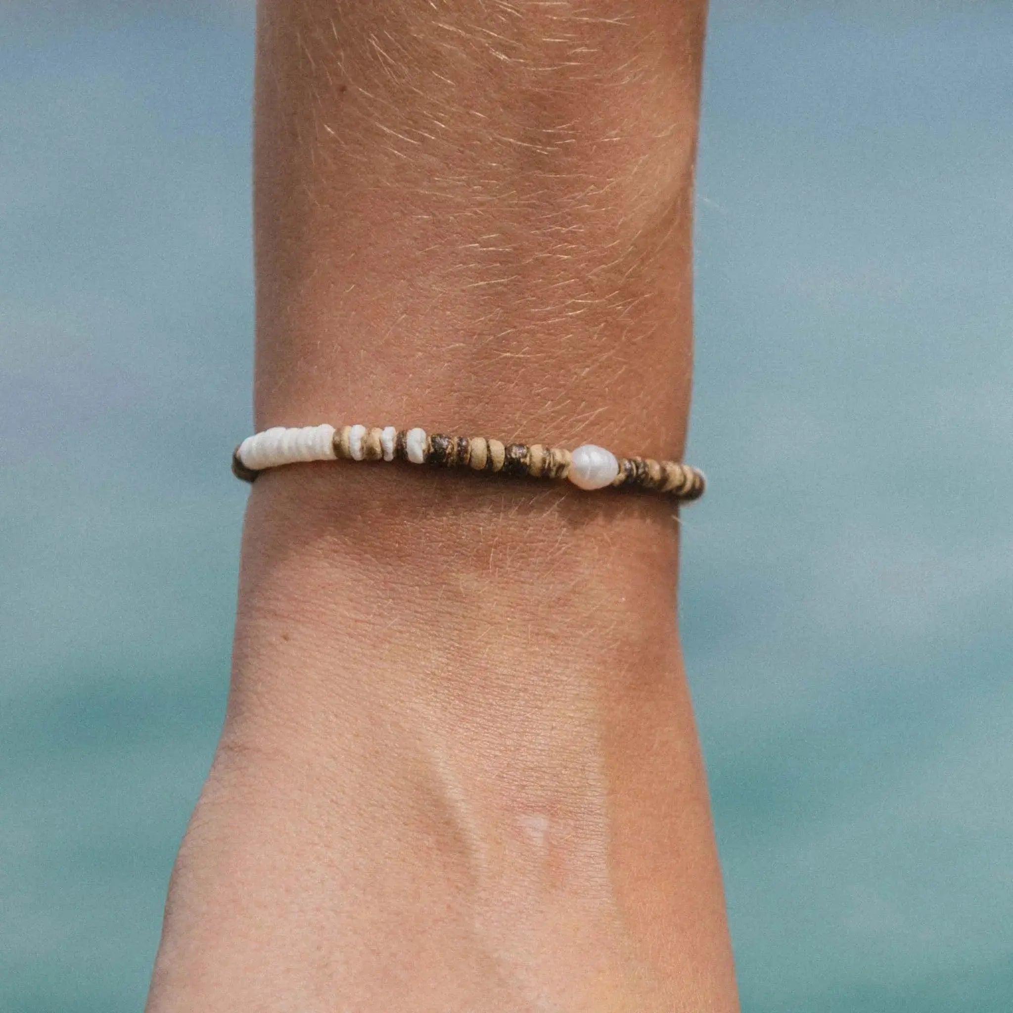 Pineapple Island Kauai Puak Shell and Pearl Bracelet - Brown/White