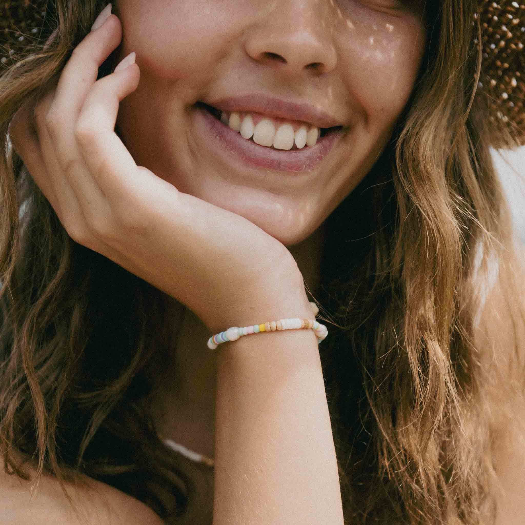 Pineapple Island Mentawai Islands Surfer Pearl Beaded Bracelet - White/Multi