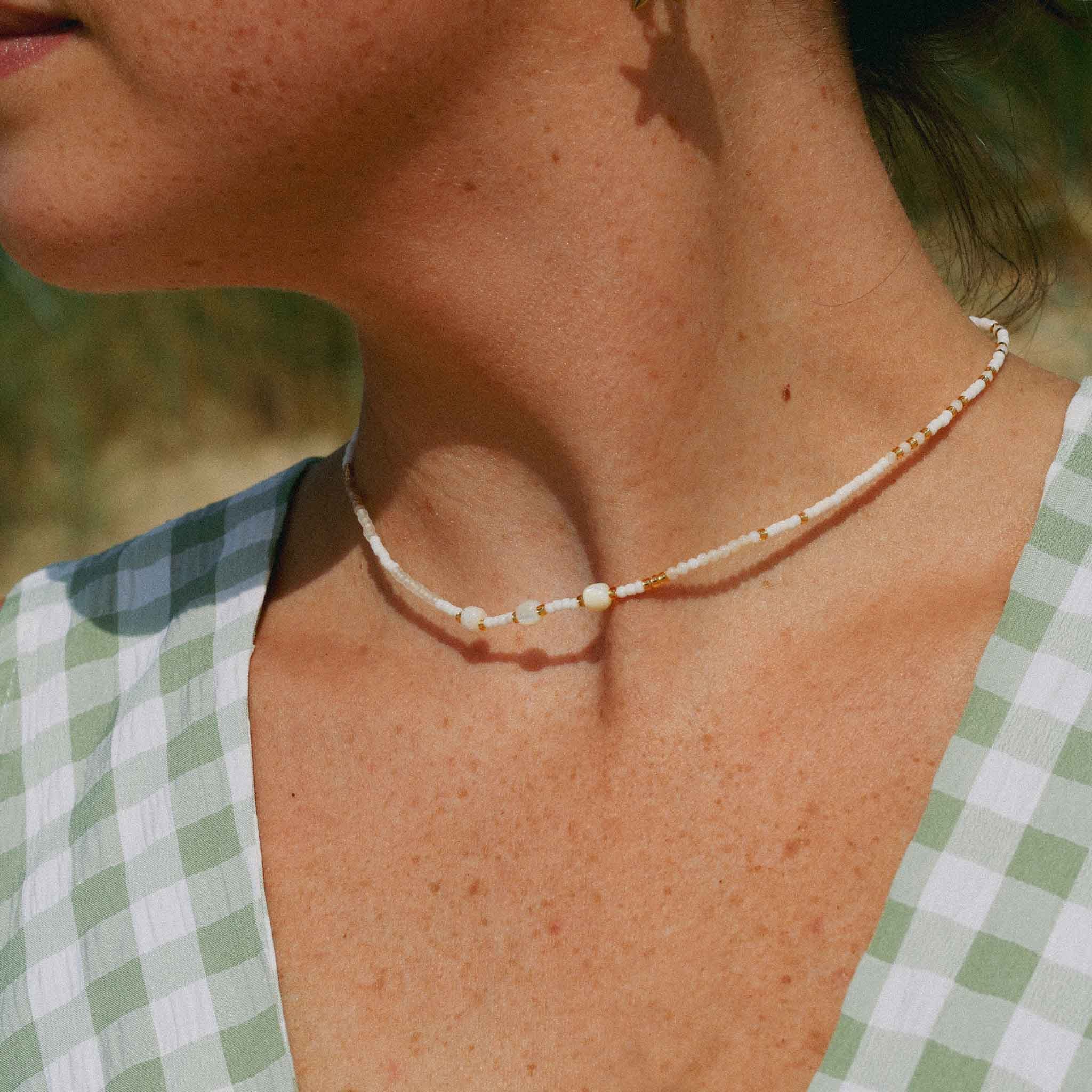 Pineapple Island Pasir Mother of Pearl Golden Hour Necklace - White/Gold