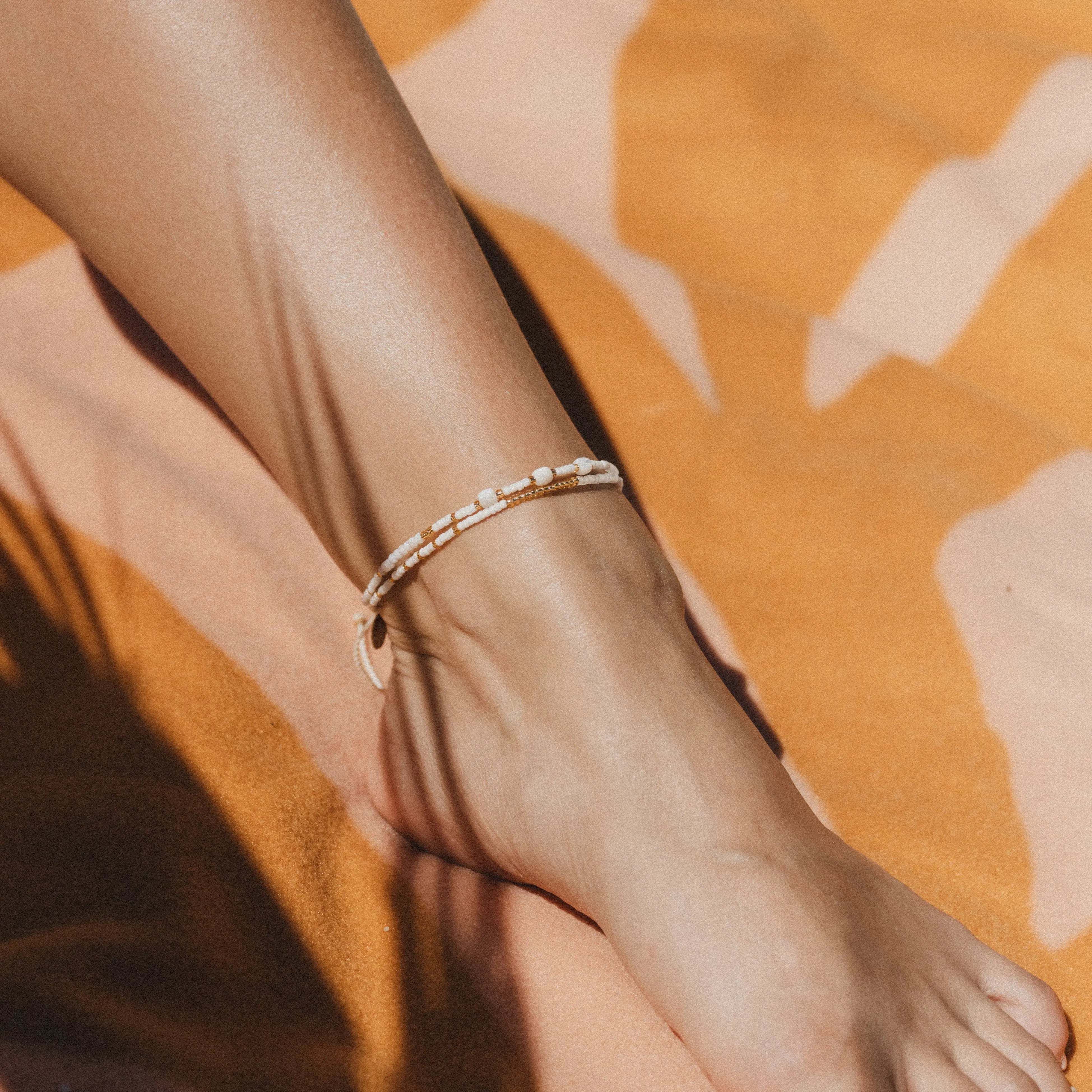 Pineapple Island Pasir Mother of Pearl Golden Hour Anklet - White/Gold