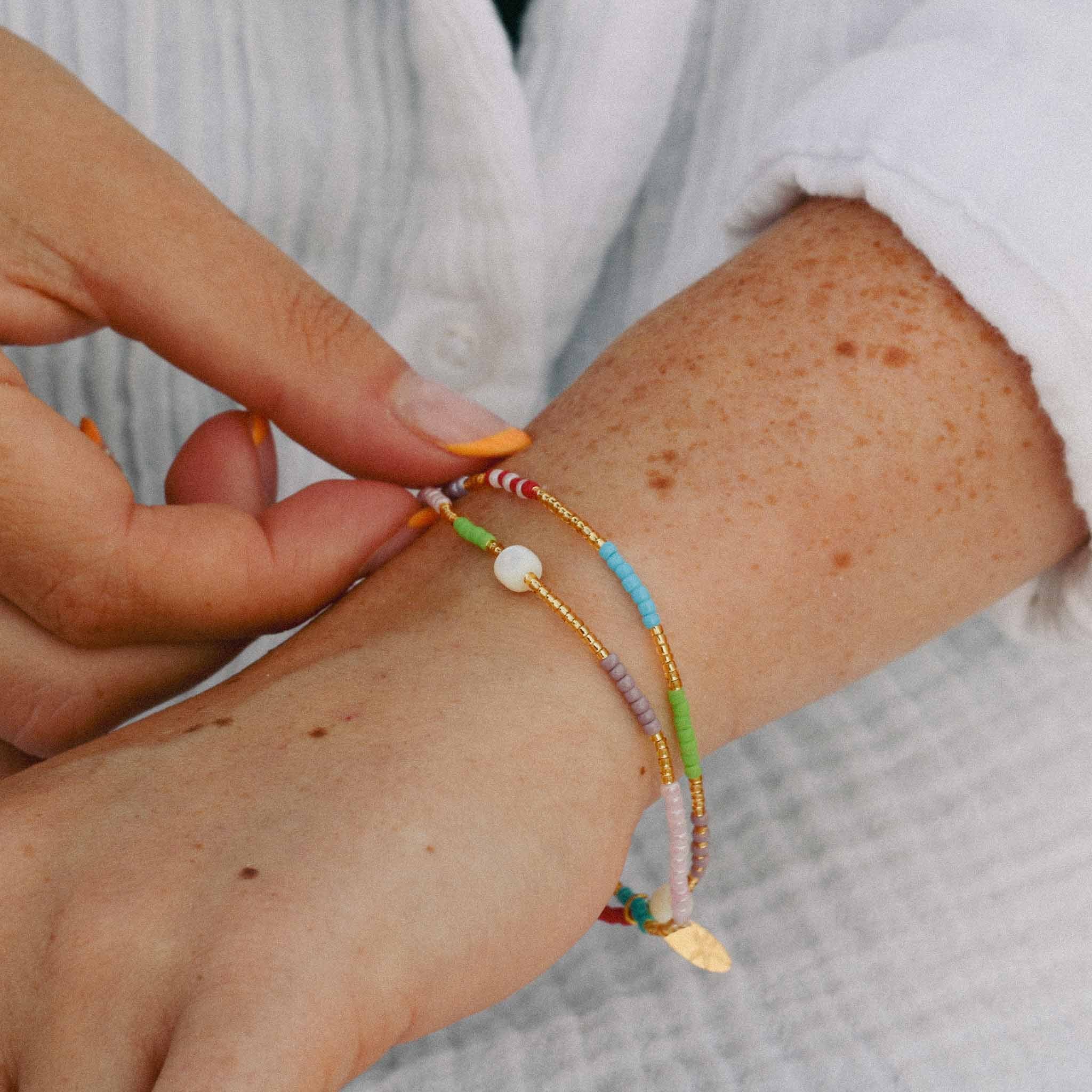 Pineapple Island Berpesta Colourful Golden Hour Beaded Bracelet - Gold/Multi