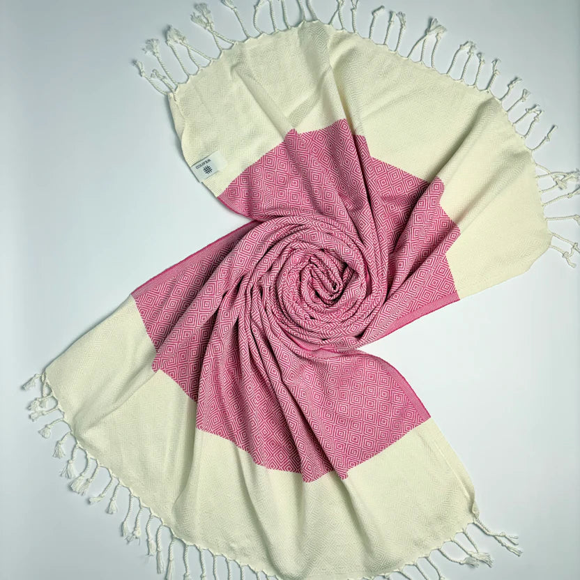 Weavico - Diamond Turkish Beach Towel - 100% Cotton - Fuchsia