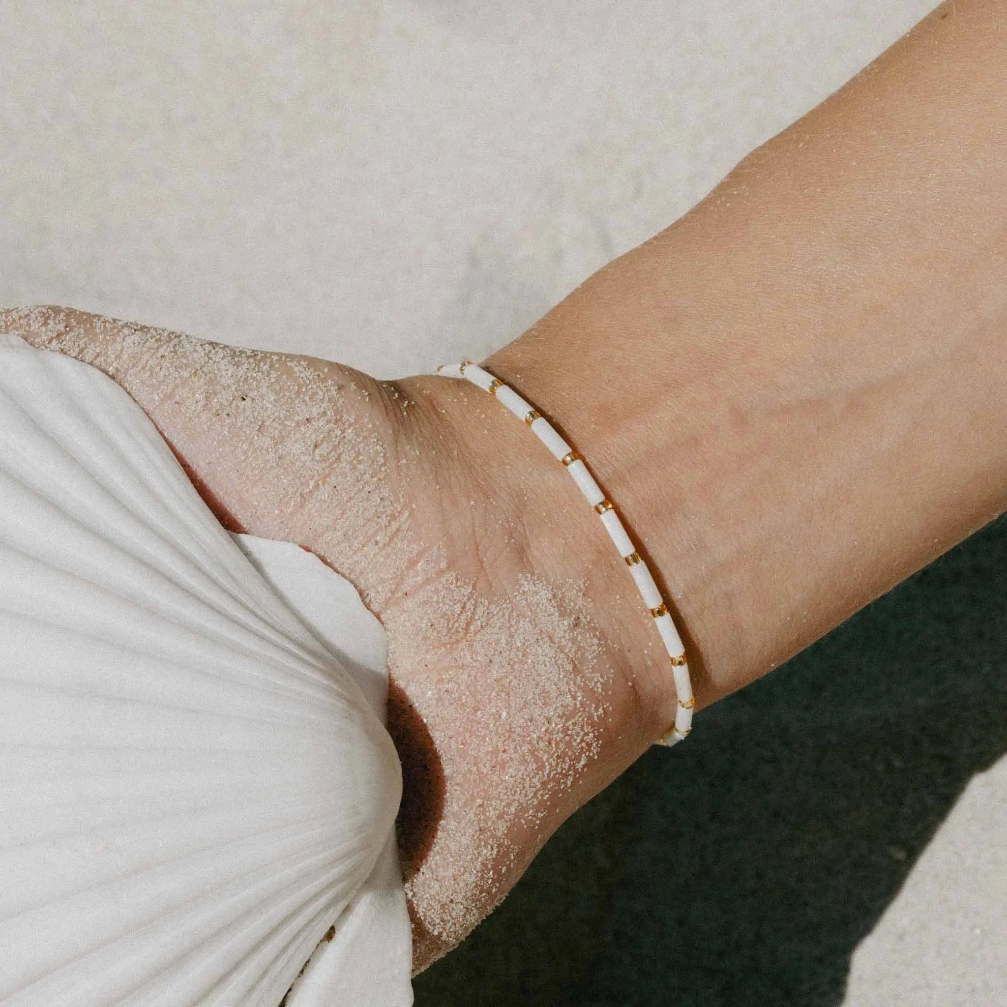 Pineapple Island Cahaya Mother of Pearl Beaded Bracelet - Cream/Gold
