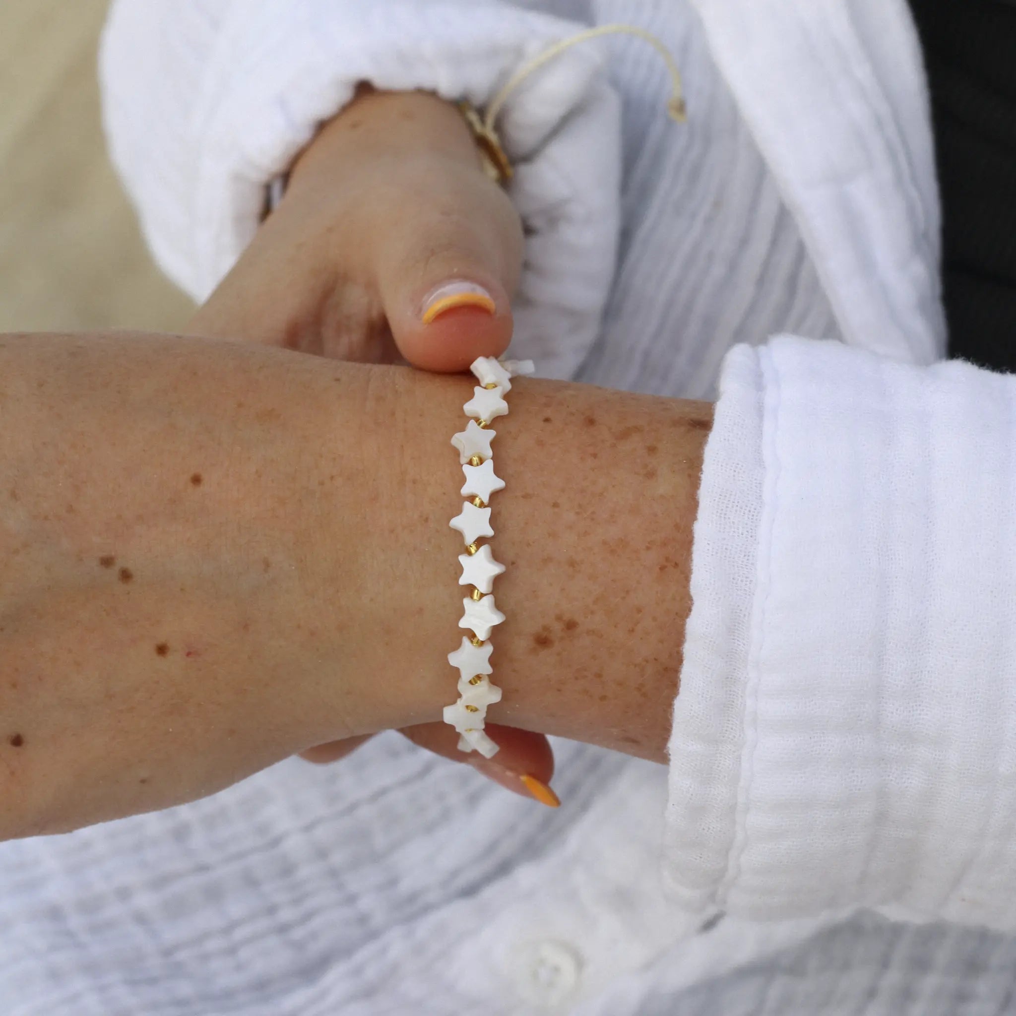 Pineapple Island Surgawi Mother of Pearl Star Bracelet - Cream/Gold