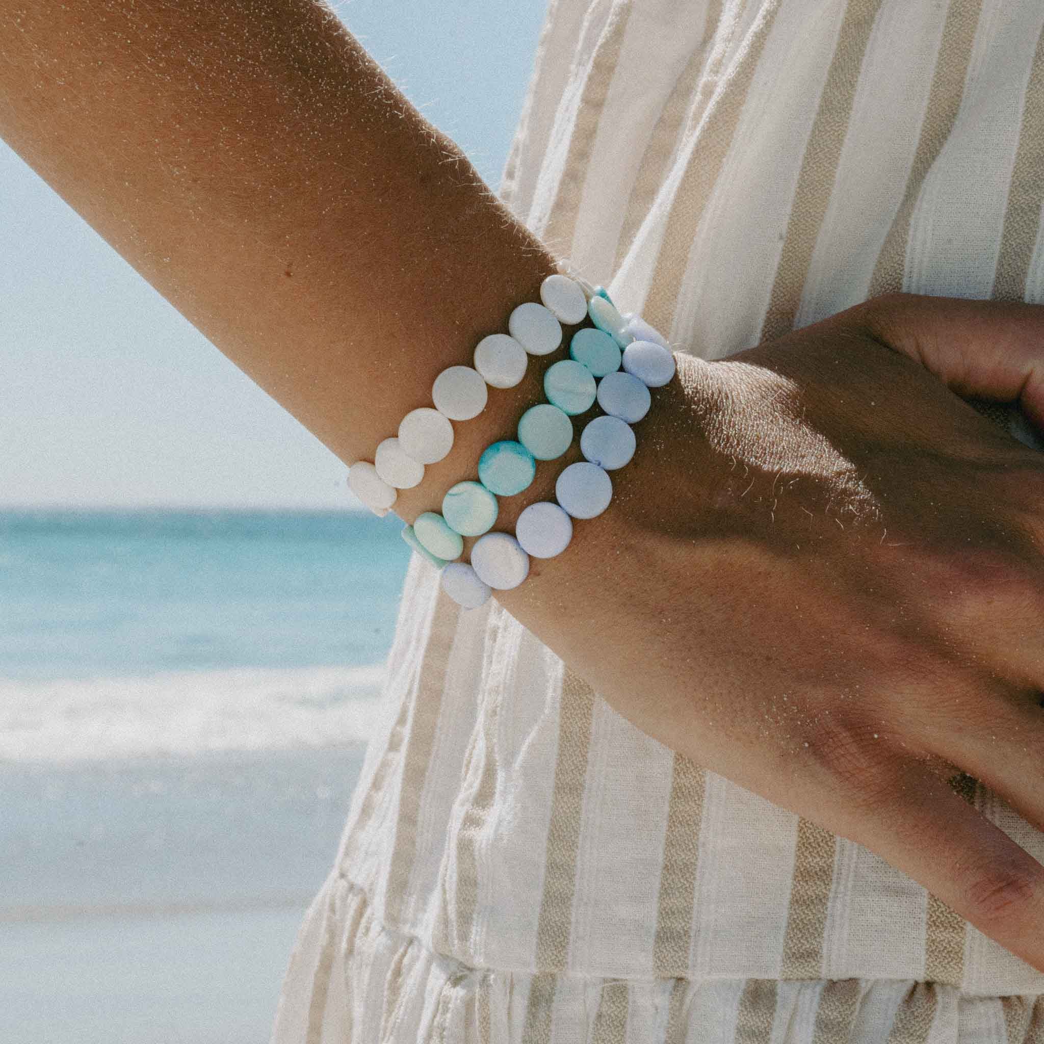 Pineapple Island Ungu Mother of Pearl Disc Bead Bracelet - Pink