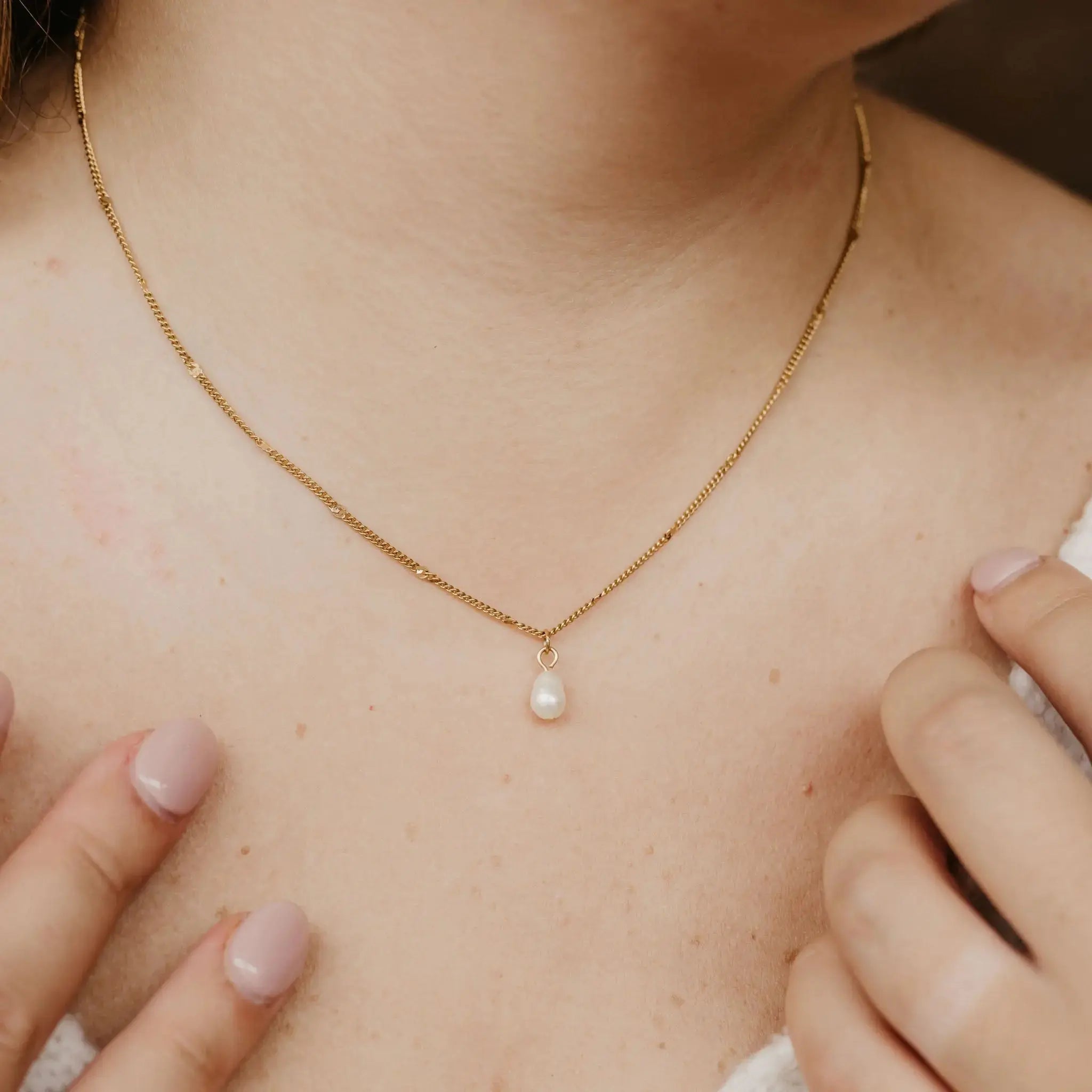 Pineapple Island Pearl Drop Necklace - Gold