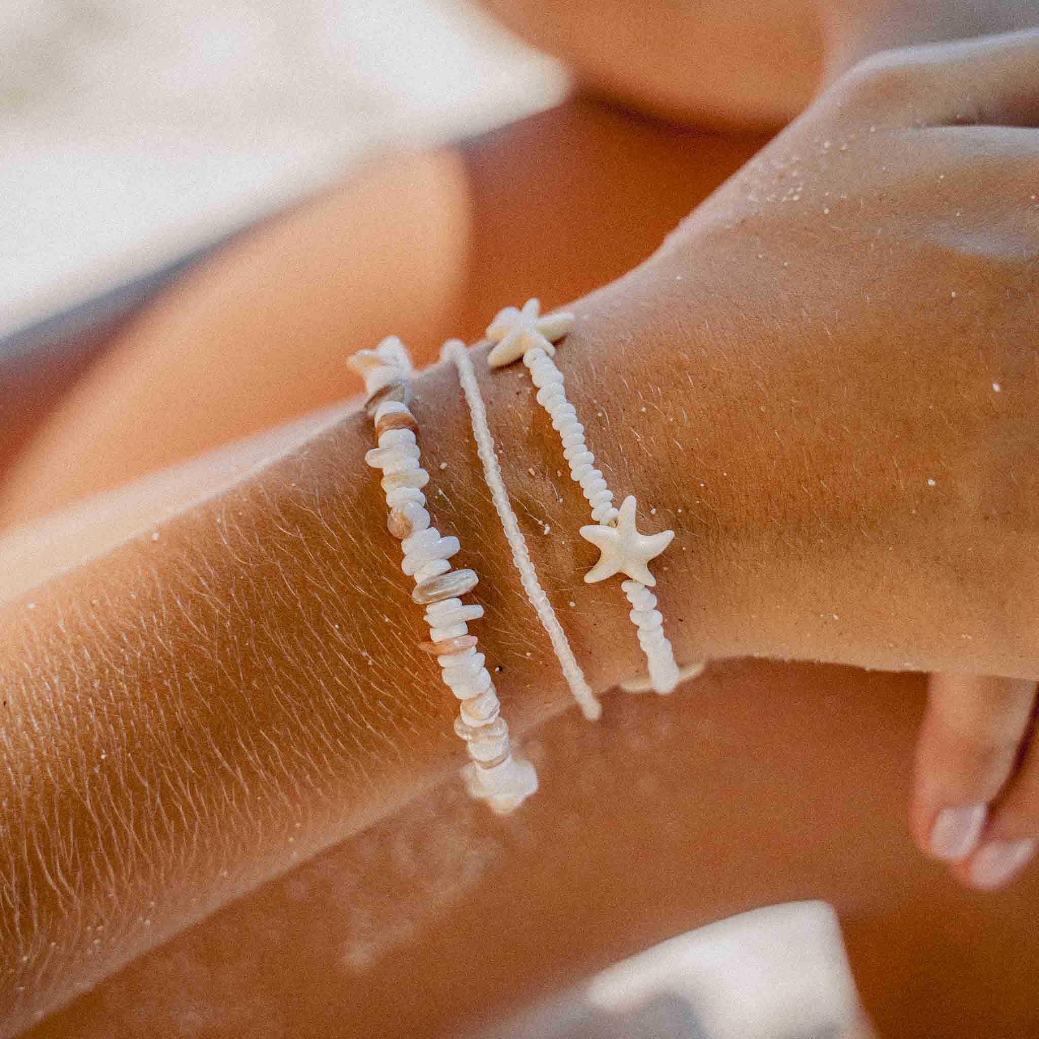 Pineapple Island Alona Beach Shell Bracelet Set - Cream
