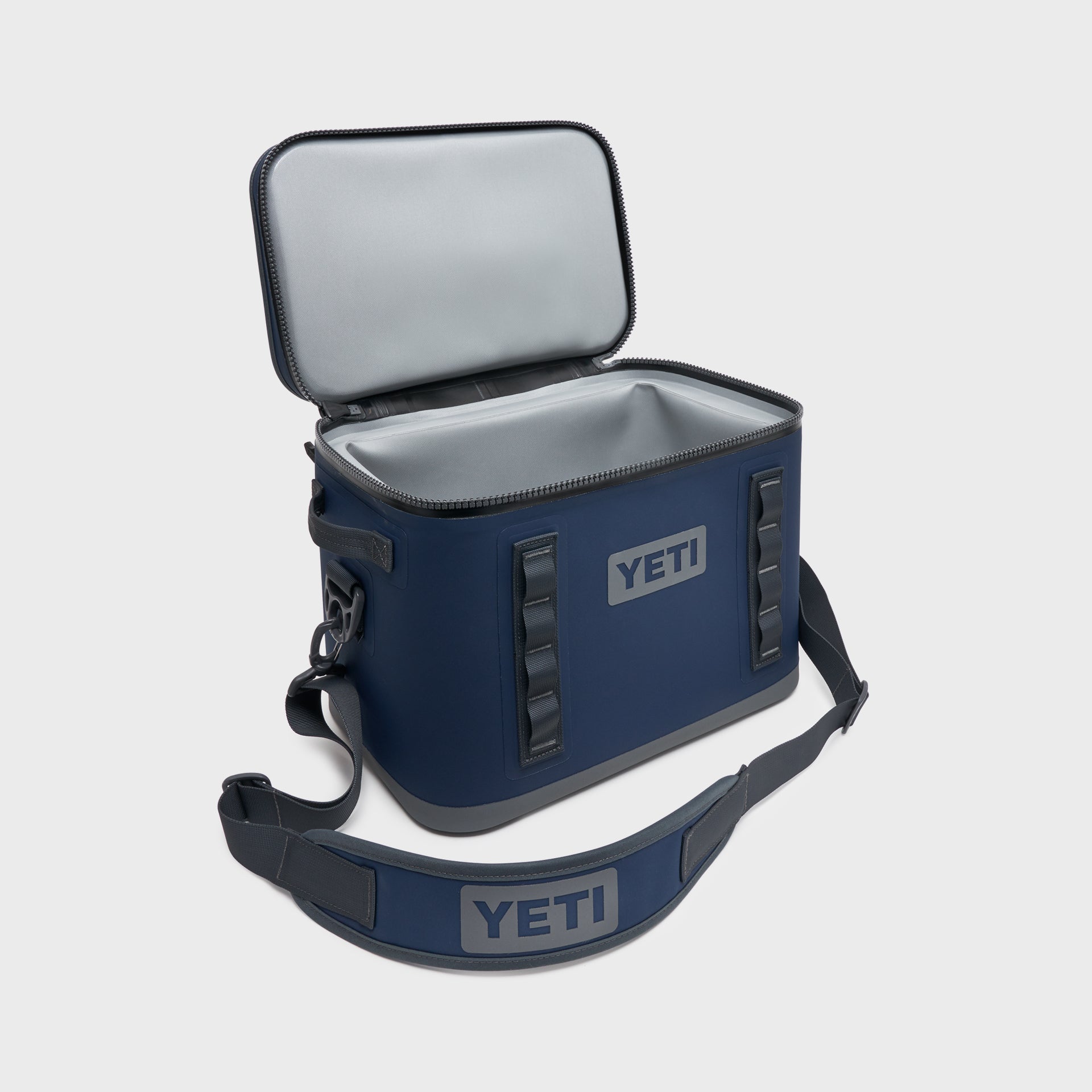 Yeti Hopper Flip 18 Soft Cooler / Navy - ManGo Surfing